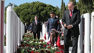 Şehitler Abidesi'nde tören