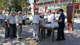 Bayramiç Belediyesi’nden aşure ikramı