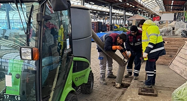 Cuma Pazarında ızgara temizliği